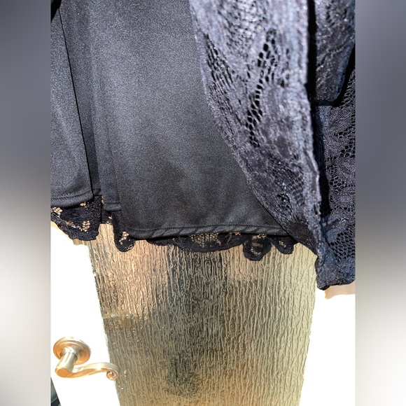 Two-piece sleeveless flutter sleeve top and midi skirt black lace gibsonlook - Picture 7 of 16